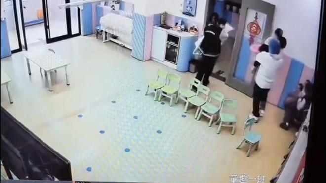 后续来了！网友表示：这嘉奖是不是低了ky开元棋牌地震中高中生背起同学逃生(图9)