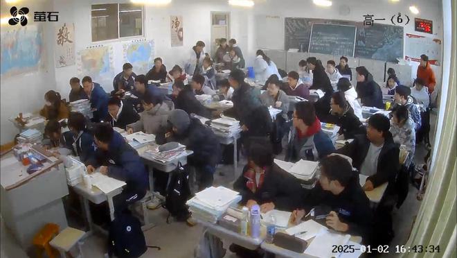 后续来了！网友表示：这嘉奖是不是低了ky开元棋牌地震中高中生背起同学逃生(图12)